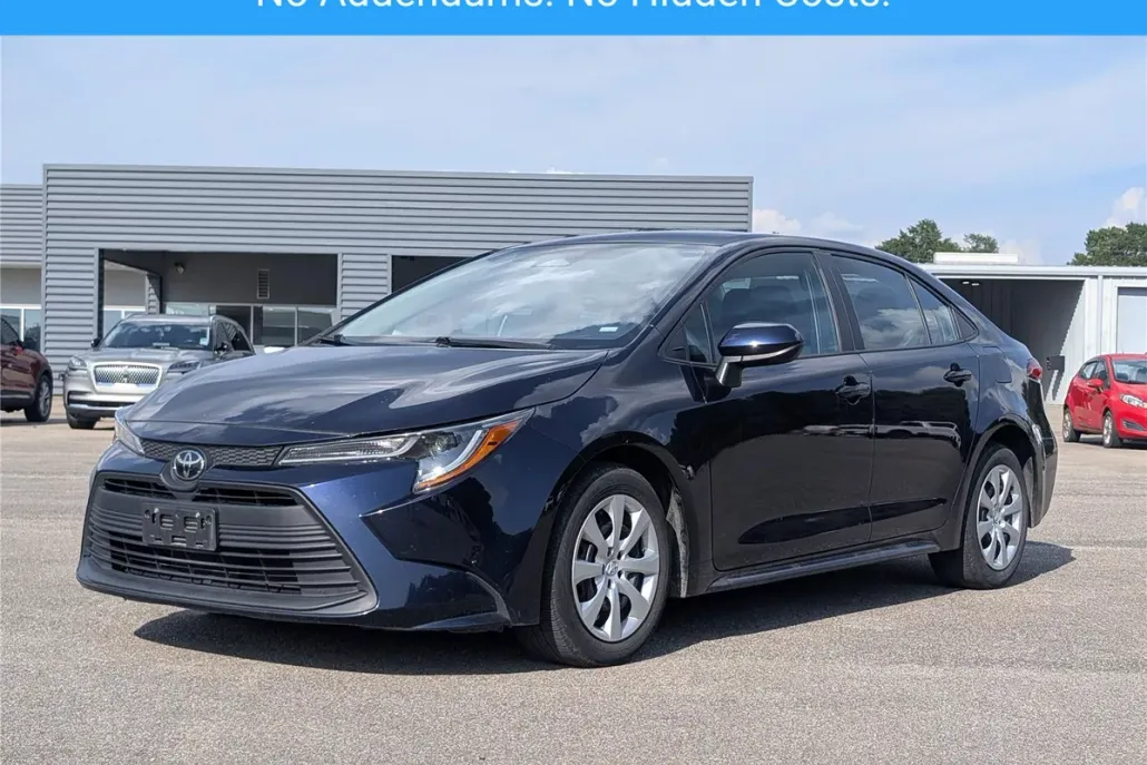 2024 Toyota Corolla LE photo 1