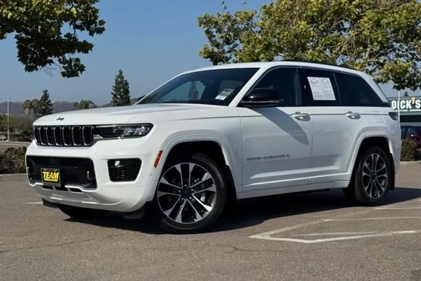 2023 Jeep Grand Cherokee Overland photo 1
