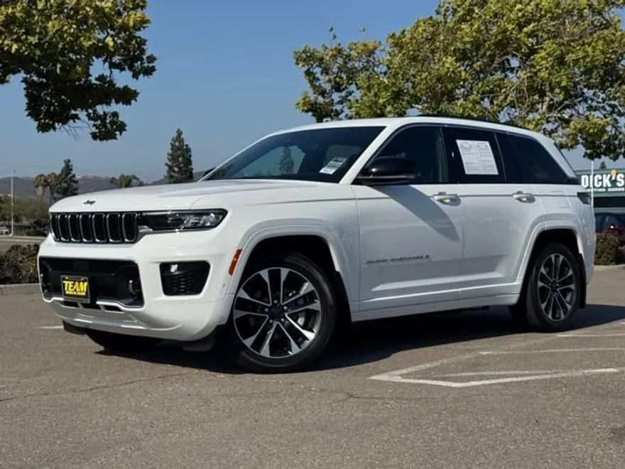 2023 Jeep Grand Cherokee Overland photo 1