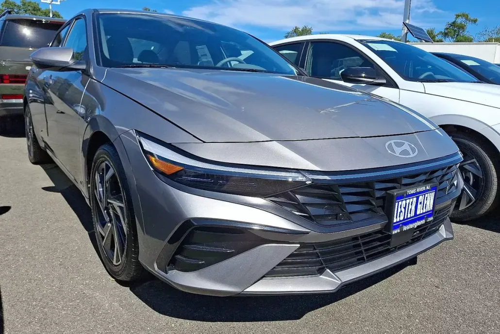 2024 Hyundai Elantra SEL Convenience photo 1
