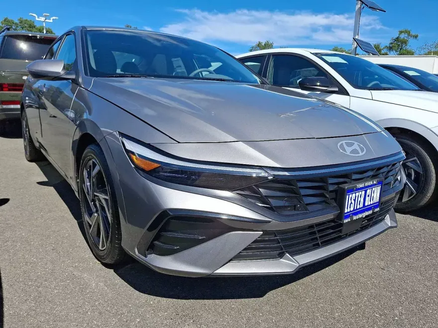 2024 Hyundai Elantra SEL Convenience photo 1