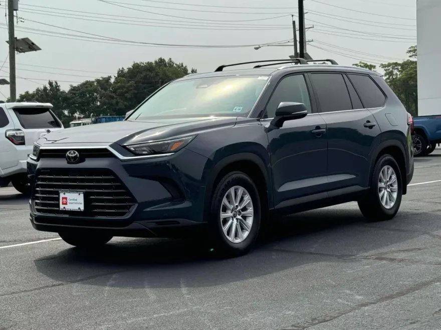 2024 Toyota Grand Highlander XLE photo 1