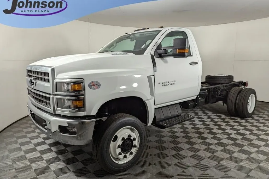 2024 Chevrolet Silverado 6500HD Work Truck photo 1