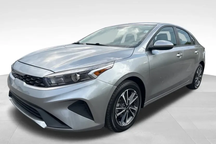 2023 Kia Forte LXS photo 1