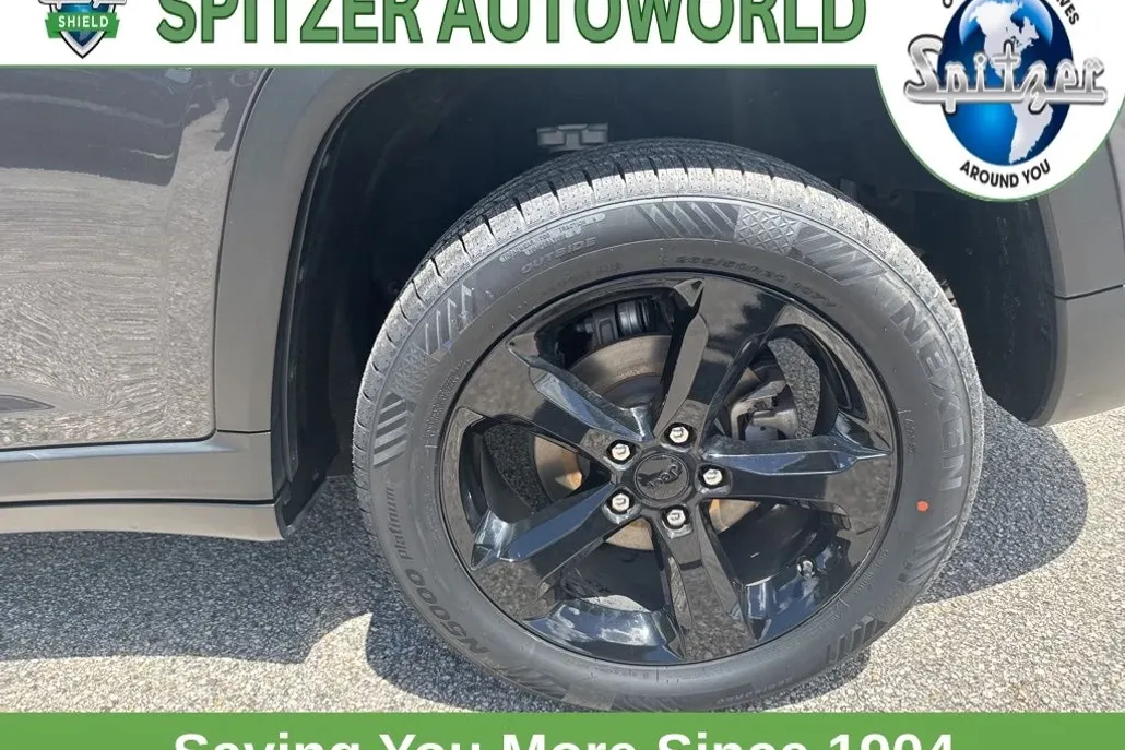 2023 Jeep Grand Cherokee Limited photo 1