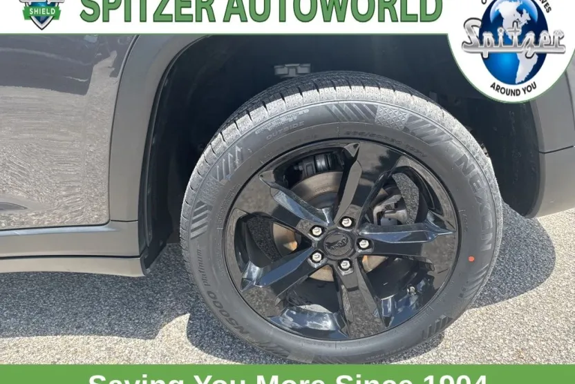 2023 Jeep Grand Cherokee Limited photo 1