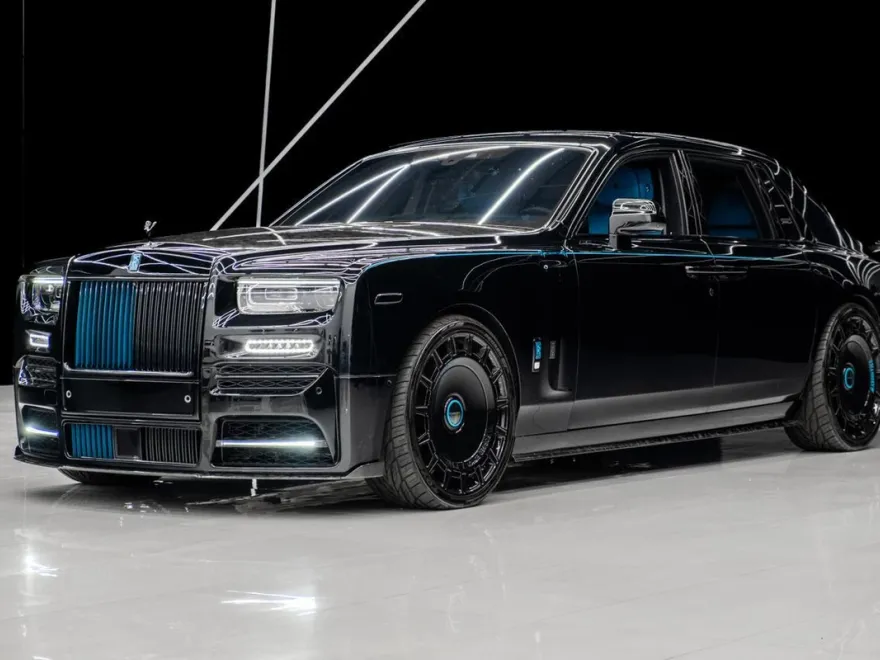 2023 Rolls Royce Phantom photo 1