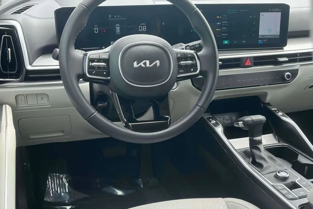 2025 Kia Sorento S photo 1