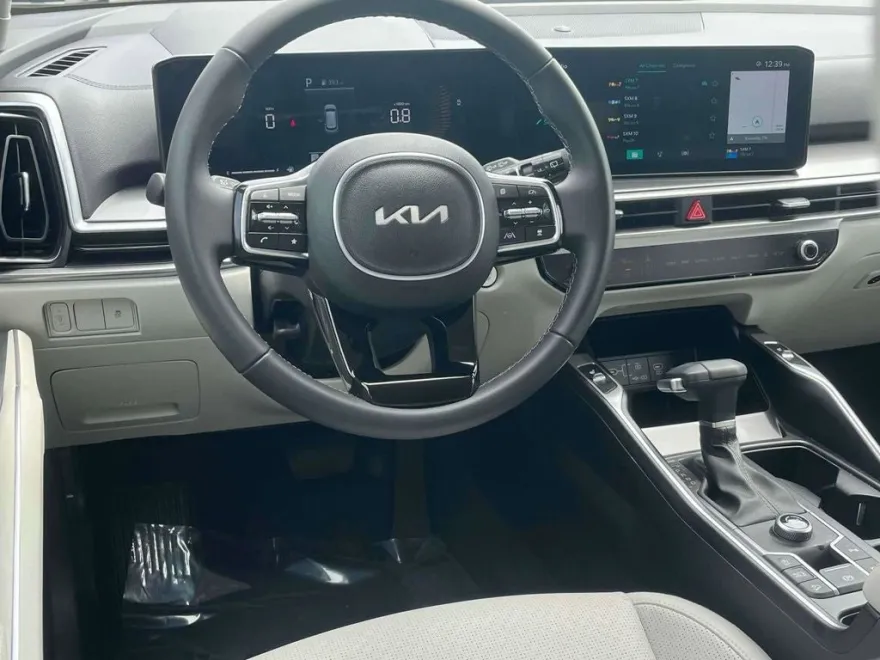 2025 Kia Sorento S photo 1