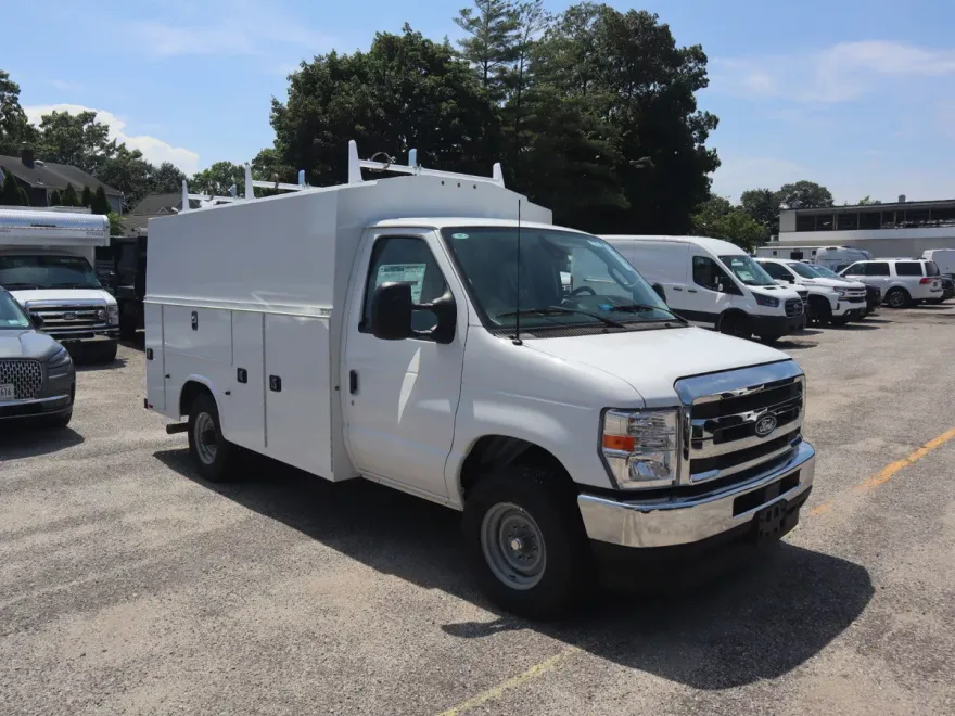 2026 Ford E-350 Base photo 1