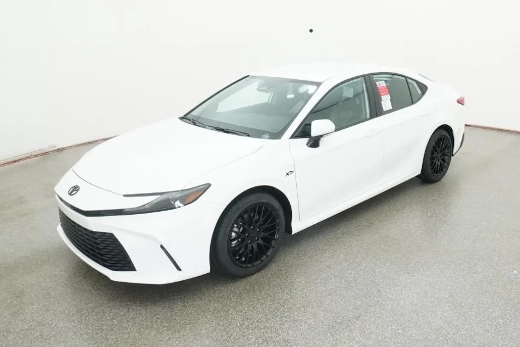 2025 Toyota Camry LE photo 1
