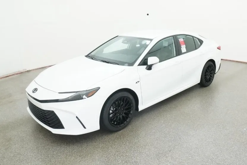 2025 Toyota Camry LE photo 1