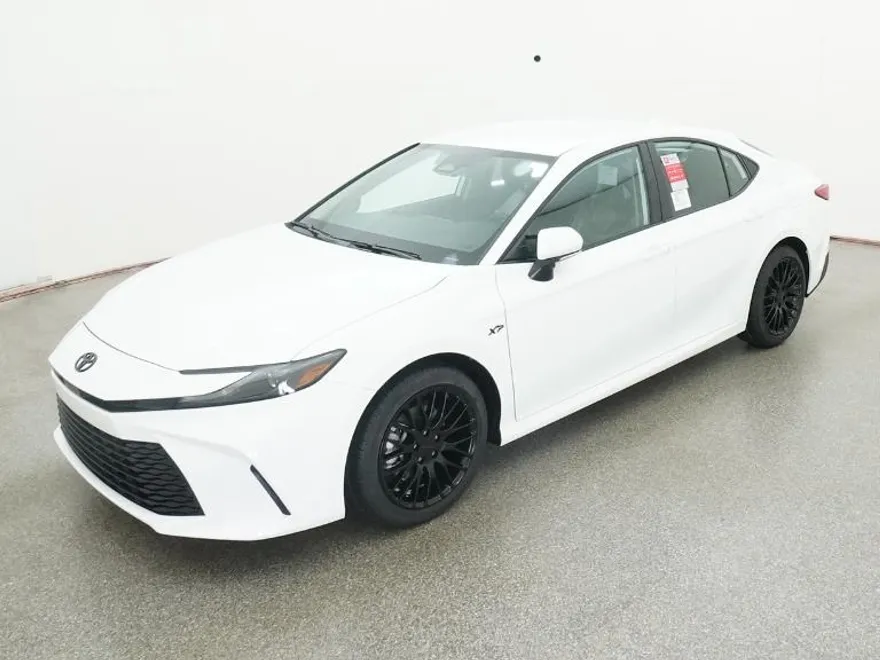 2025 Toyota Camry LE photo 1