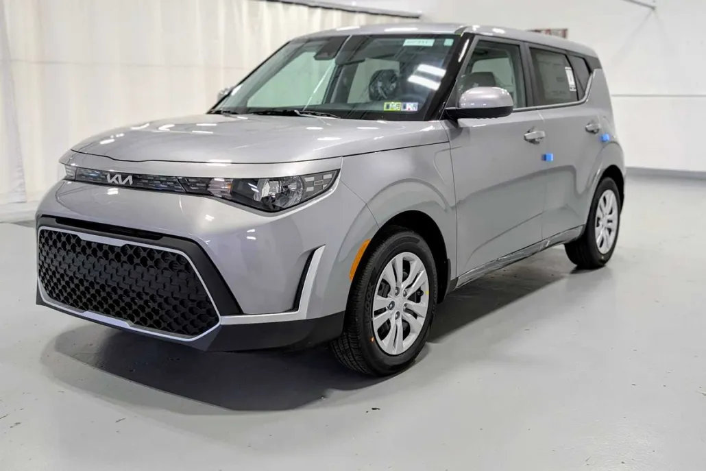 2025 Kia Soul LX photo 1