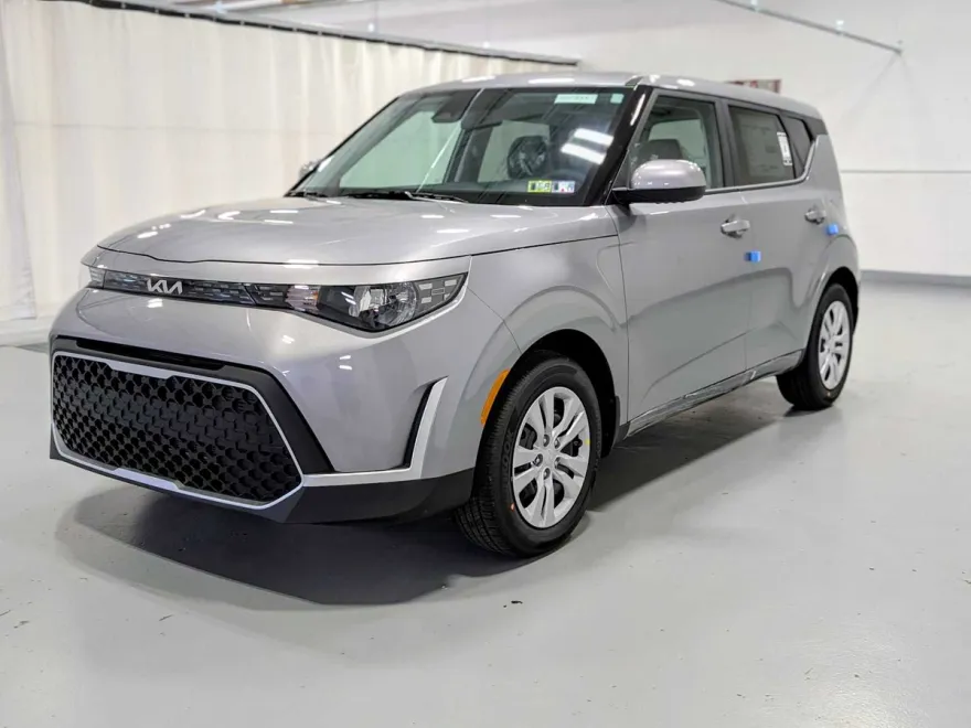 2025 Kia Soul LX photo 1