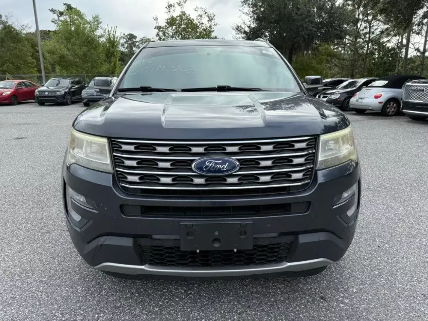 2017 Ford Explorer XLT photo 1
