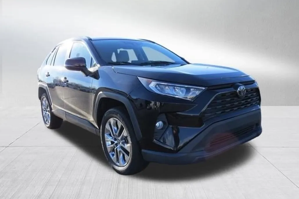 2021 Toyota RAV4 XLE Premium photo 1