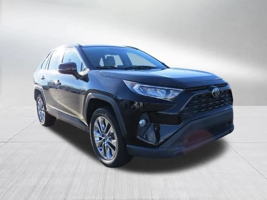 2021 Toyota RAV4 XLE Premium photo 1