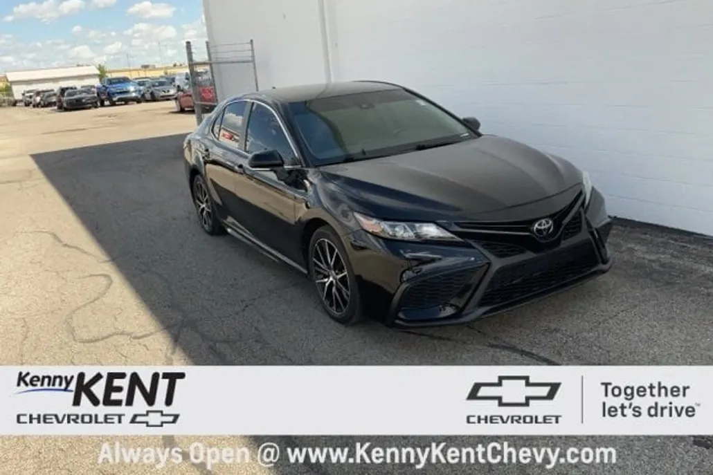 2023 Toyota Camry SE photo 1