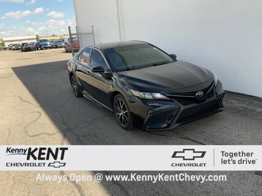2023 Toyota Camry SE photo 1