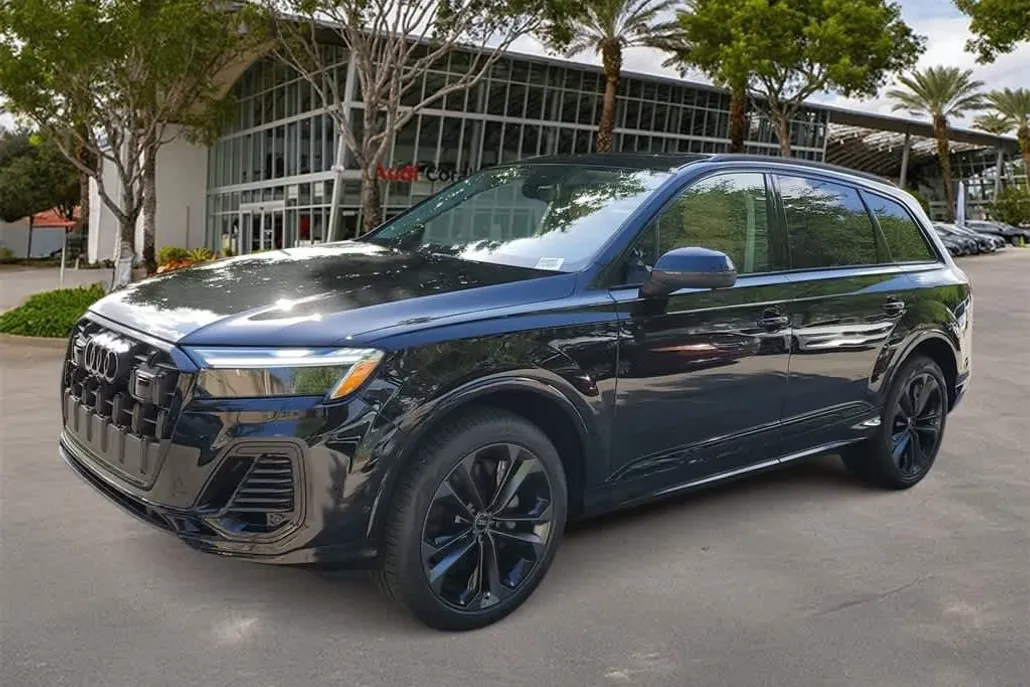 2025 Audi Q7 55 Premium Plus photo 1