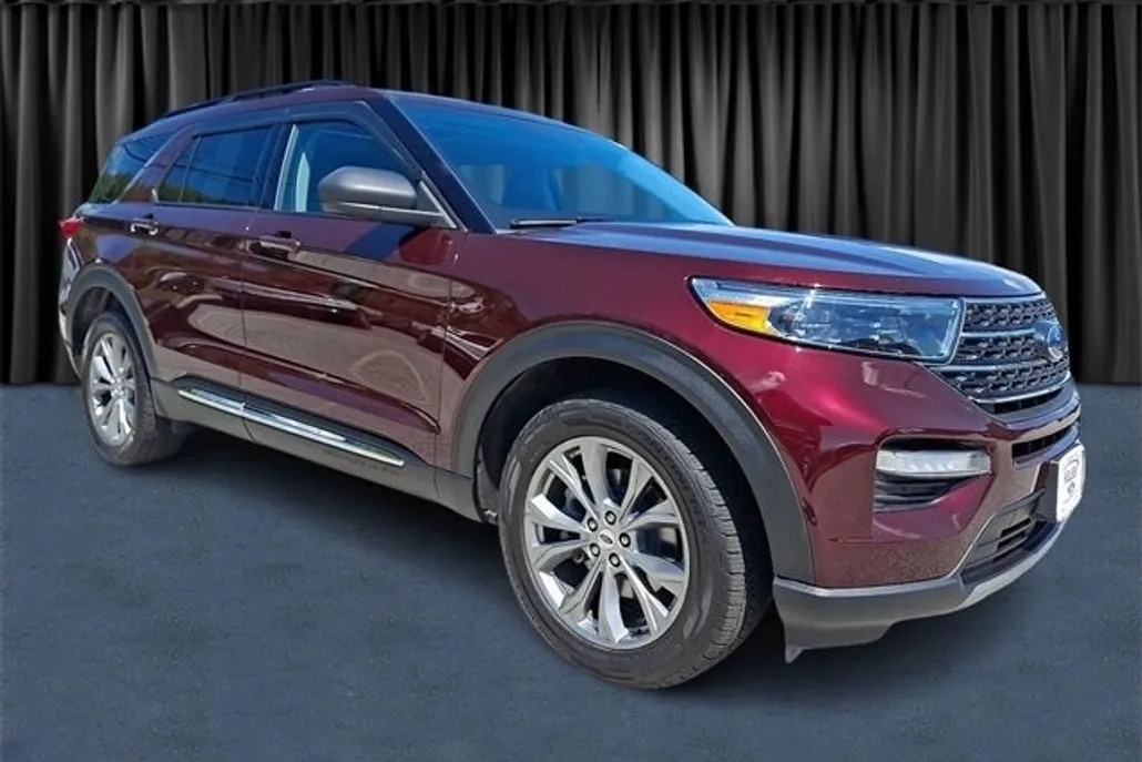 2022 Ford Explorer XLT photo 1