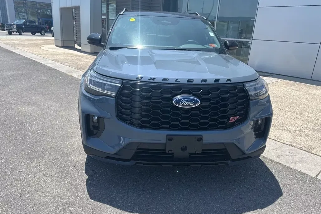 2025 Ford Explorer ST photo 1