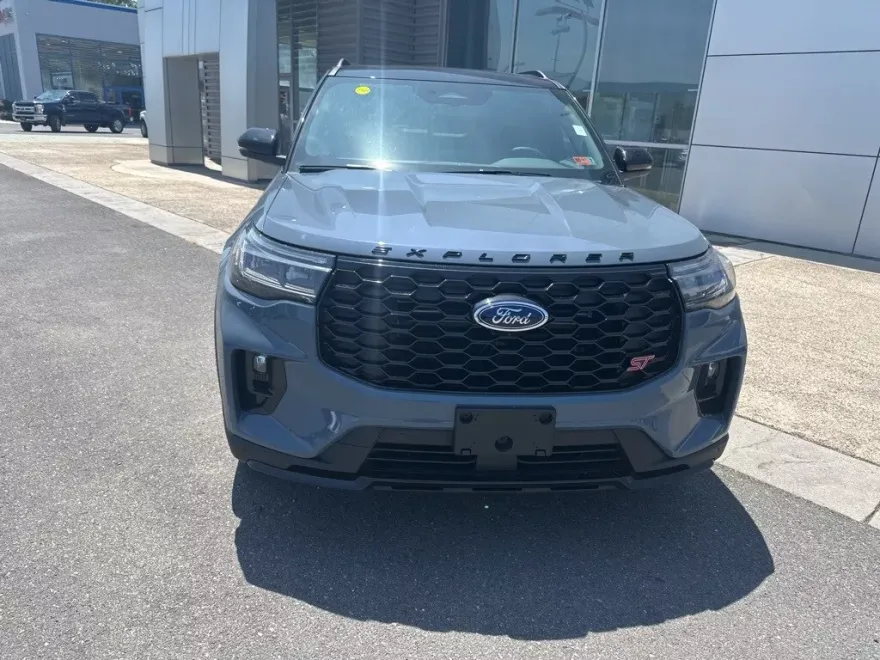 2025 Ford Explorer ST photo 1