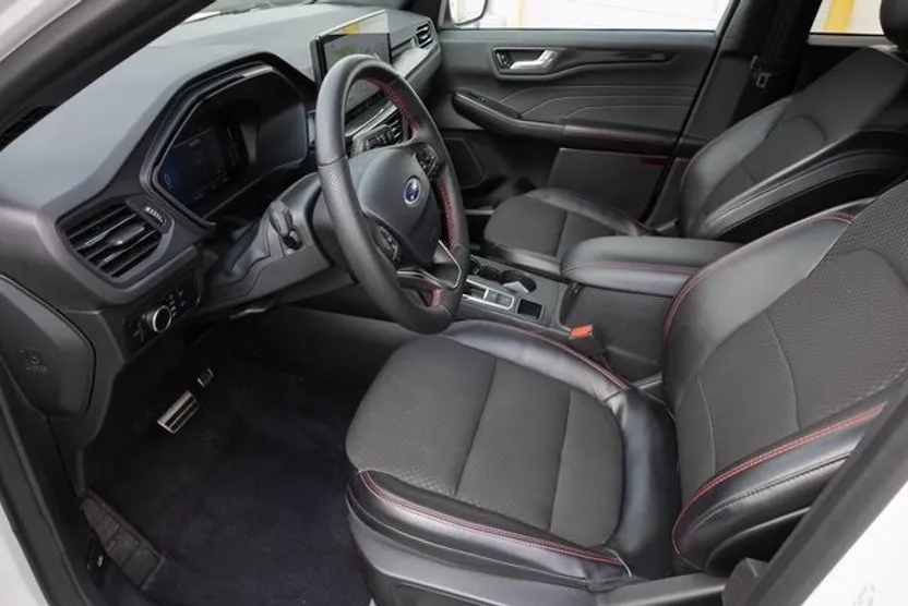 2023 Ford Escape ST-Line photo 1