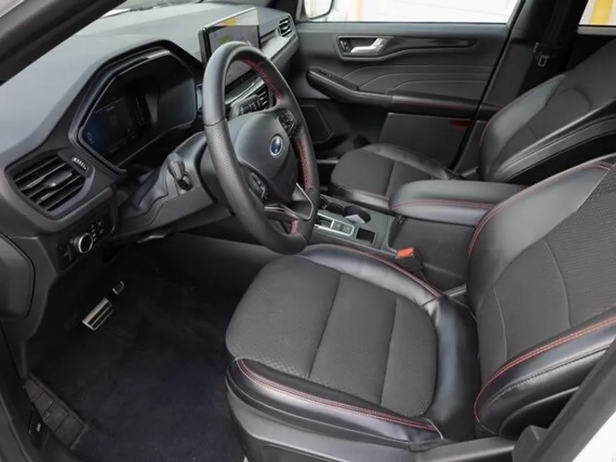 2023 Ford Escape ST-Line photo 1