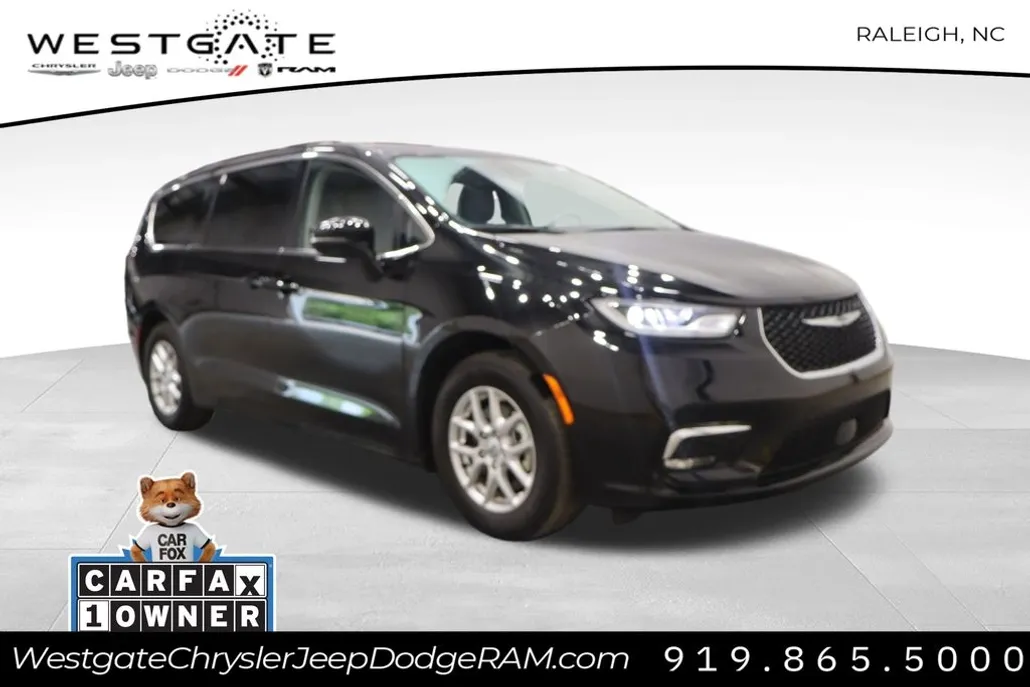 2024 Chrysler Pacifica Touring L photo 1