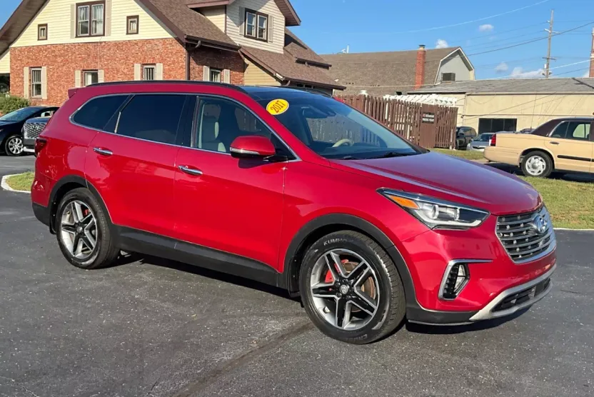 2017 Hyundai Santa Fe SE Ultimate photo 1