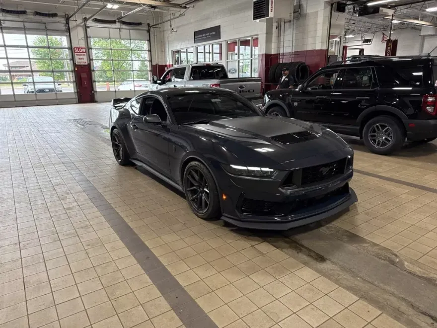 2024 Ford Mustang Dark Horse photo 1