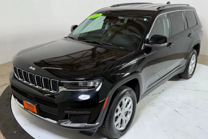 2023 Jeep Grand Cherokee Limited photo 1