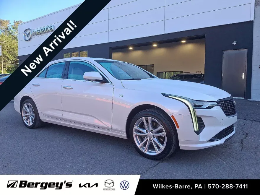 2022 Cadillac CT4 Luxury photo 1