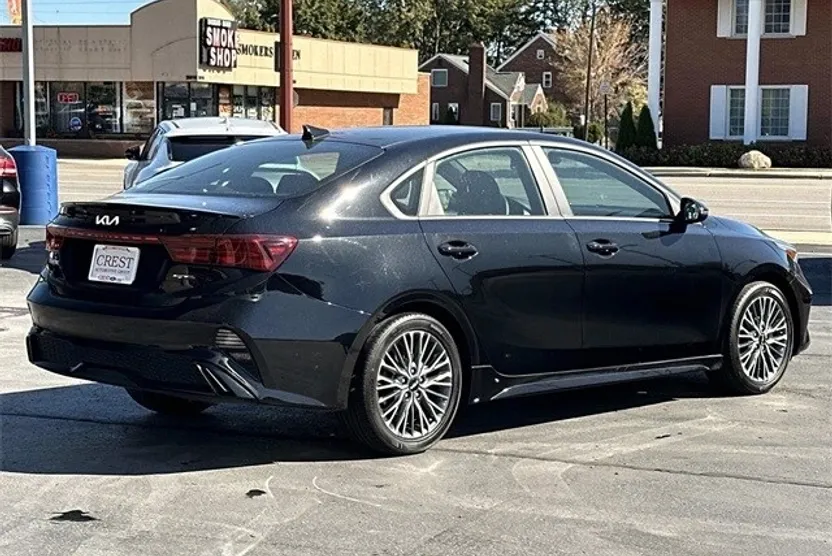 2024 Kia Forte GT-Line photo 1