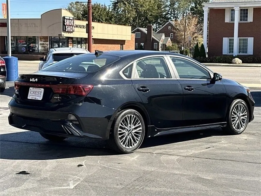 2024 Kia Forte GT-Line photo 1
