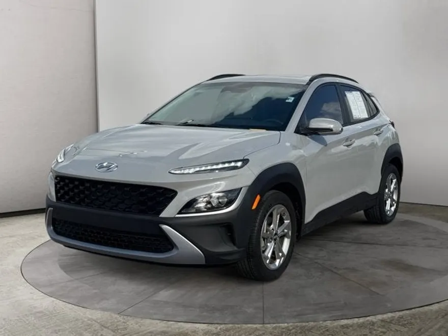 2022 Hyundai Kona SEL photo 1