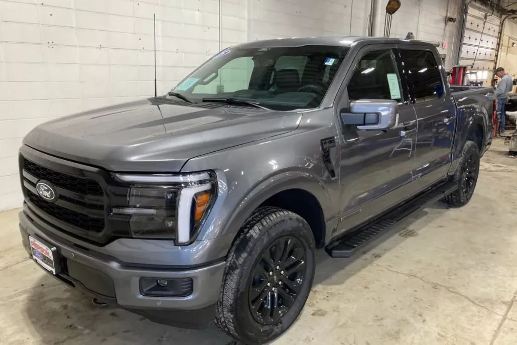 2025 Ford F-150 Lariat photo 1