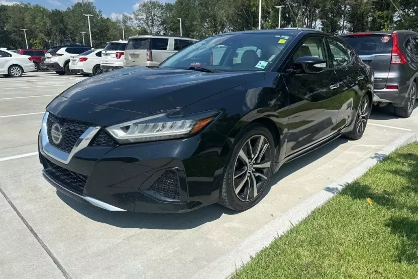2020 Nissan Maxima SV photo 1