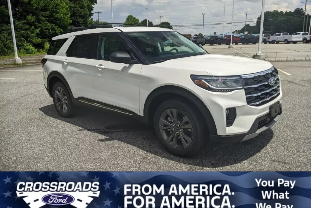 2025 Ford Explorer photo 1