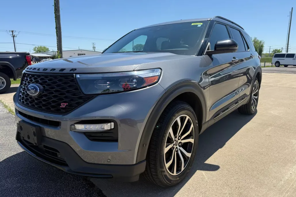 2022 Ford Explorer ST photo 1