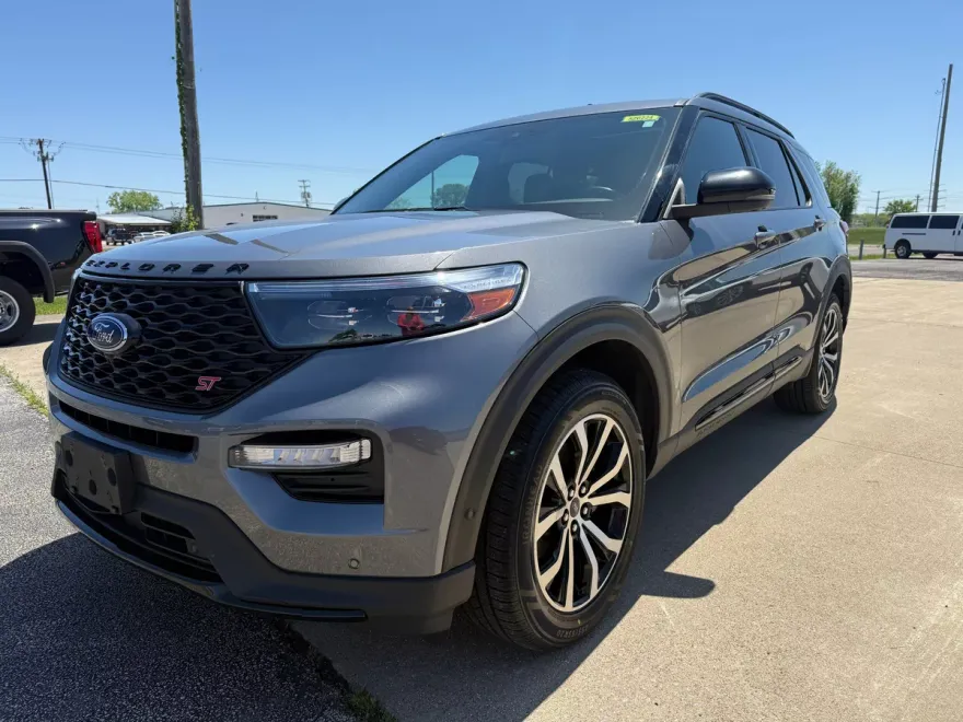 2022 Ford Explorer ST photo 1