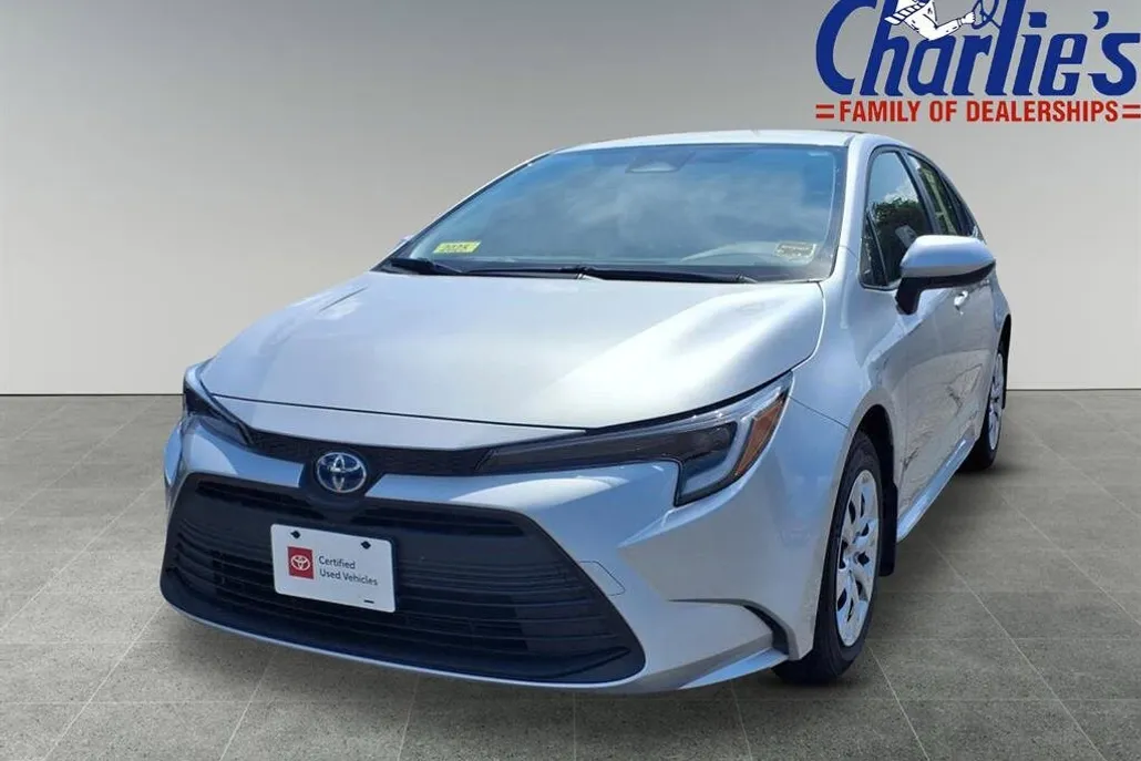 2025 Toyota Corolla Hybrid LE photo 1