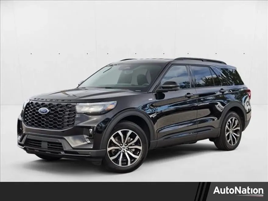 2025 Ford Explorer ST-Line photo 1