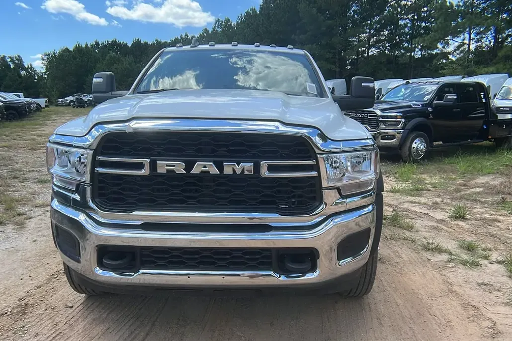 2024 Ram 5500 Tradesman photo 1