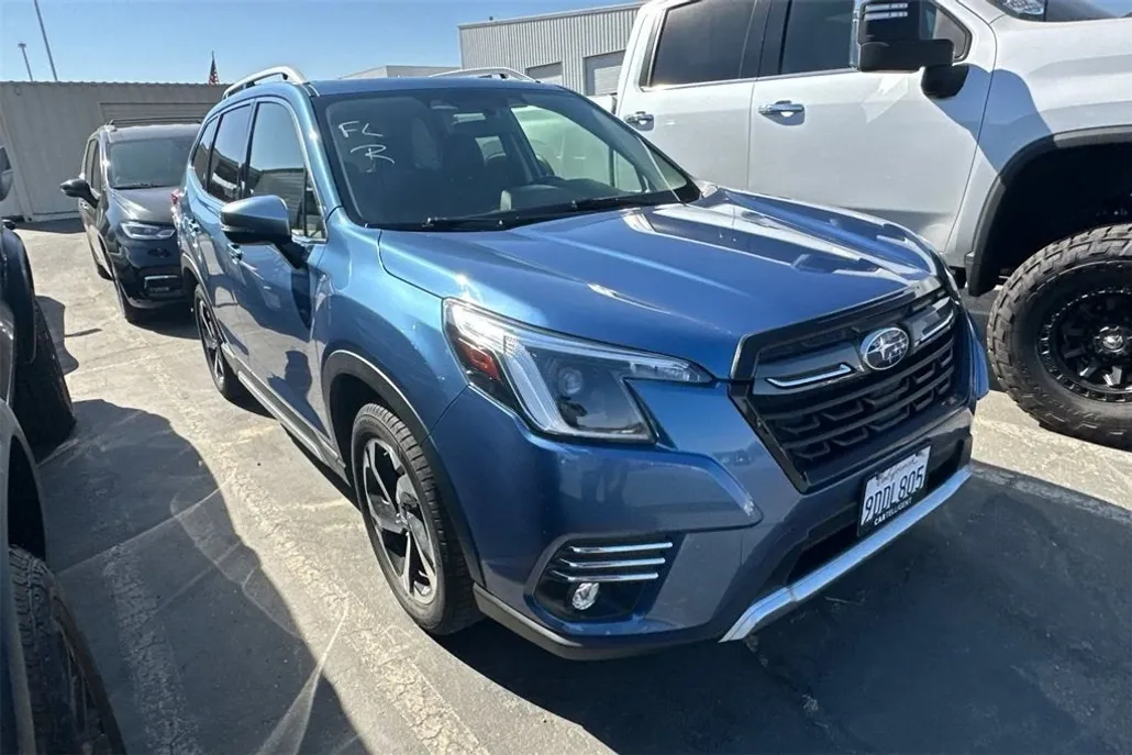 2022 Subaru Forester Touring photo 1
