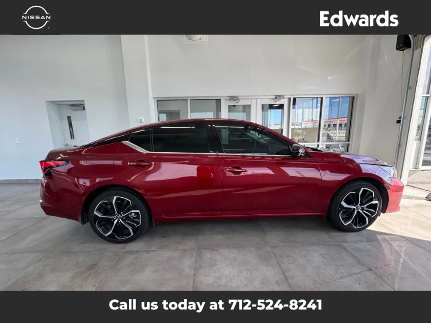 2024 Nissan Altima 2.5 SR photo 1