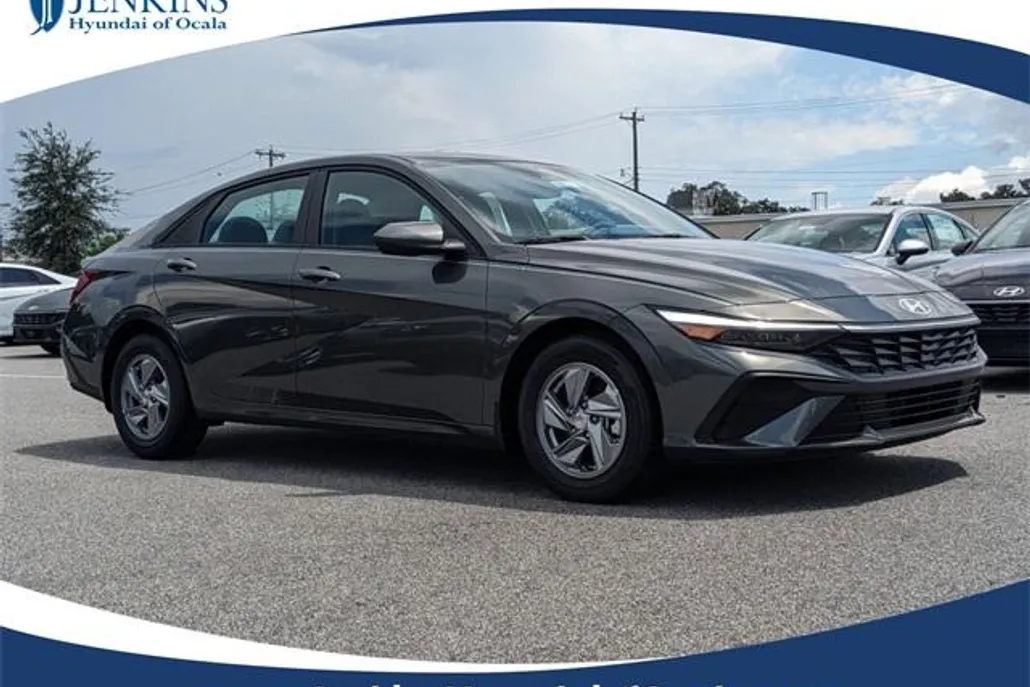 2025 Hyundai Elantra SE photo 1