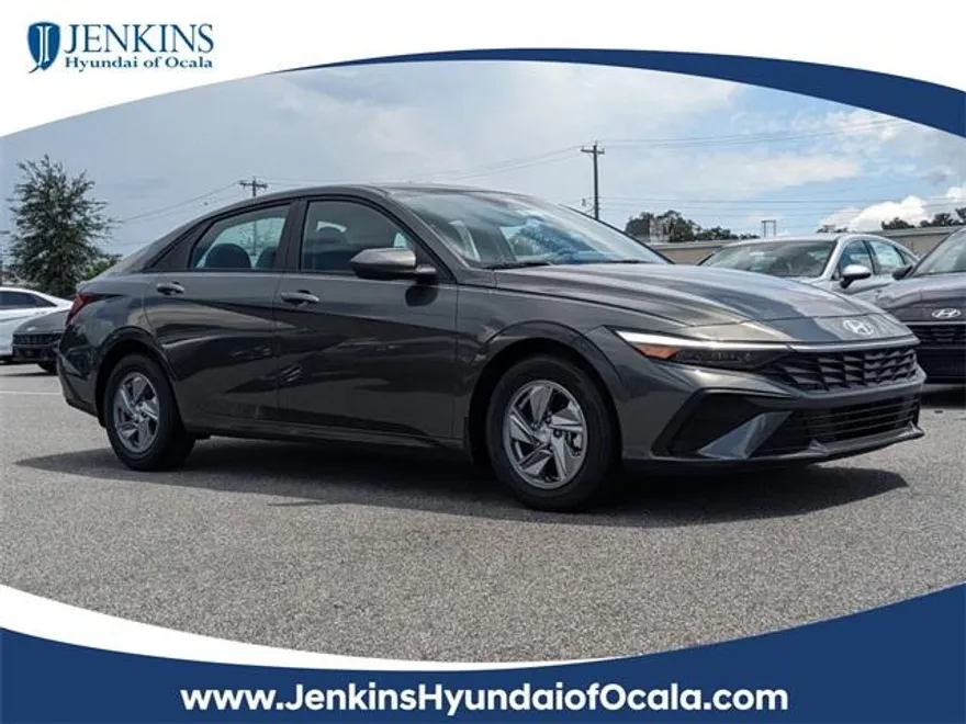 2025 Hyundai Elantra SE photo 1